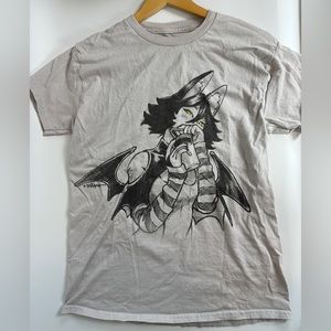 Komori T Shirt ⭐️ Mako Unisex Men’s Size Medium‎ Gray Tan Bat Person Girl Femme